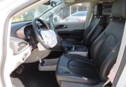 2020 Chrysler Voyager - Thumbnail 25