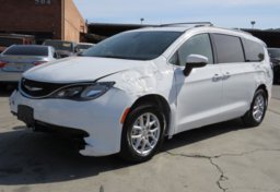 2020 Chrysler Voyager - Thumbnail 3