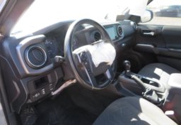 2016 Toyota Tacoma - Thumbnail 18