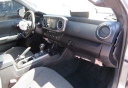 2016 Toyota Tacoma - Thumbnail 19