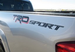 2016 Toyota Tacoma - Thumbnail 16