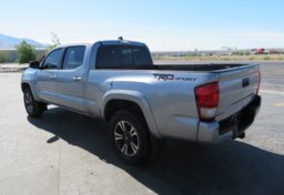 2016 Toyota Tacoma - Thumbnail 8