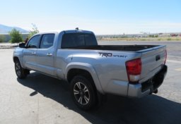 2016 Toyota Tacoma - Thumbnail 6