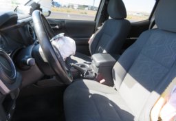 2016 Toyota Tacoma - Thumbnail 20