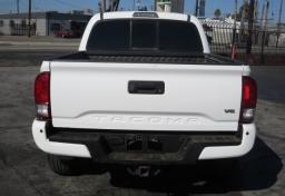 2016 Toyota Tacoma - Thumbnail 12