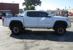 2016 Toyota Tacoma - Thumbnail 9