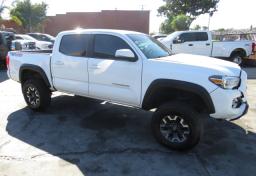 2016 Toyota Tacoma - Thumbnail 3