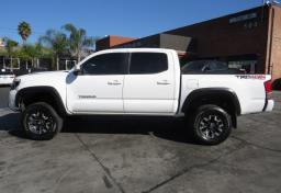 2016 Toyota Tacoma - Thumbnail 10