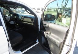 2016 Toyota Tacoma - Thumbnail 22