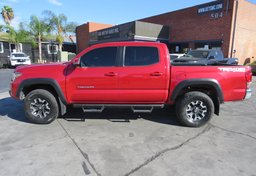 2017 Toyota Tacoma - Thumbnail 5