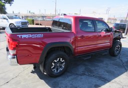 2017 Toyota Tacoma - Thumbnail 8