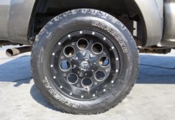 2014 Toyota Tacoma - Thumbnail 16