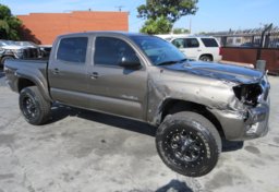 2014 Toyota Tacoma - Thumbnail 2