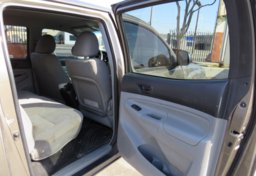 2014 Toyota Tacoma - Thumbnail 23