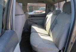 2014 Toyota Tacoma - Thumbnail 28