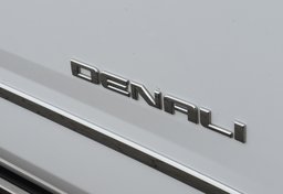 2020 GMC Yukon - Thumbnail 18