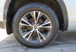 2018 Toyota Highlander - Thumbnail 16