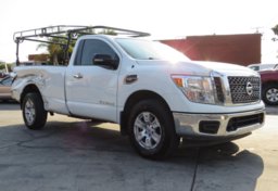 2017 Nissan Titan - Thumbnail 4