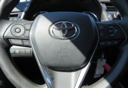 2019 Toyota Camry - Thumbnail 32