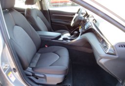 2019 Toyota Camry - Thumbnail 24