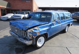 1975 Chevrolet SUBURBAN - Thumbnail 2