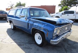 1975 Chevrolet SUBURBAN - Thumbnail 3