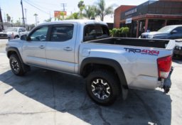 2017 Toyota Tacoma - Thumbnail 6