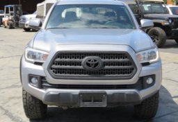 2017 Toyota Tacoma - Thumbnail 9