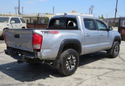 2017 Toyota Tacoma - Thumbnail 7