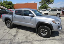 2017 Toyota Tacoma - Thumbnail 1