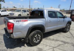 2017 Toyota Tacoma - Thumbnail 5