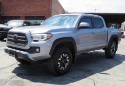 2017 Toyota Tacoma - Thumbnail 4