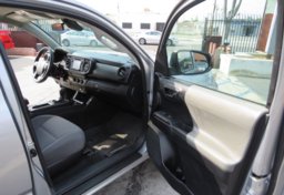 2019 Toyota Tacoma - Thumbnail 18