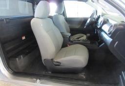 2020 Toyota Tacoma - Thumbnail 28