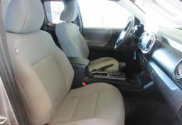 2020 Toyota Tacoma - Thumbnail 26