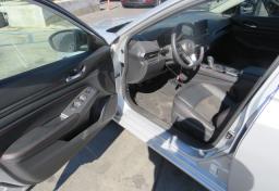 2021 Nissan Altima - Thumbnail 22