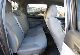 2015 Toyota Tacoma - Thumbnail 30