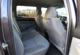 2015 Toyota Tacoma - Thumbnail 32