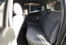 2015 Toyota Tacoma - Thumbnail 29