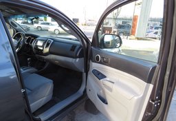 2015 Toyota Tacoma - Thumbnail 22