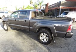 2015 Toyota Tacoma - Thumbnail 5