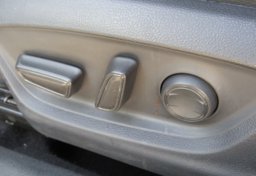 2019 Toyota Camry - Thumbnail 35