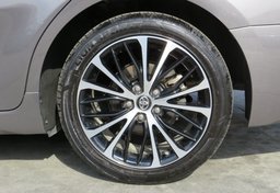 2019 Toyota Camry - Thumbnail 16