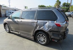 2018 Toyota Sienna - Thumbnail 10