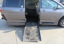 2018 Toyota Sienna - Thumbnail 13