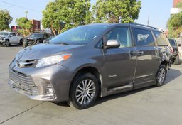 2018 Toyota Sienna - Thumbnail 3