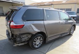 2018 Toyota Sienna - Thumbnail 9