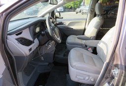 2018 Toyota Sienna - Thumbnail 29