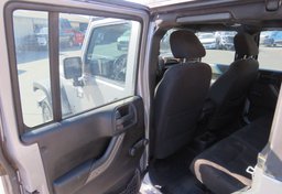 2015 Jeep Wrangler Unlimited - Thumbnail 23