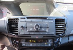 2017 Honda Accord Sedan - Thumbnail 32